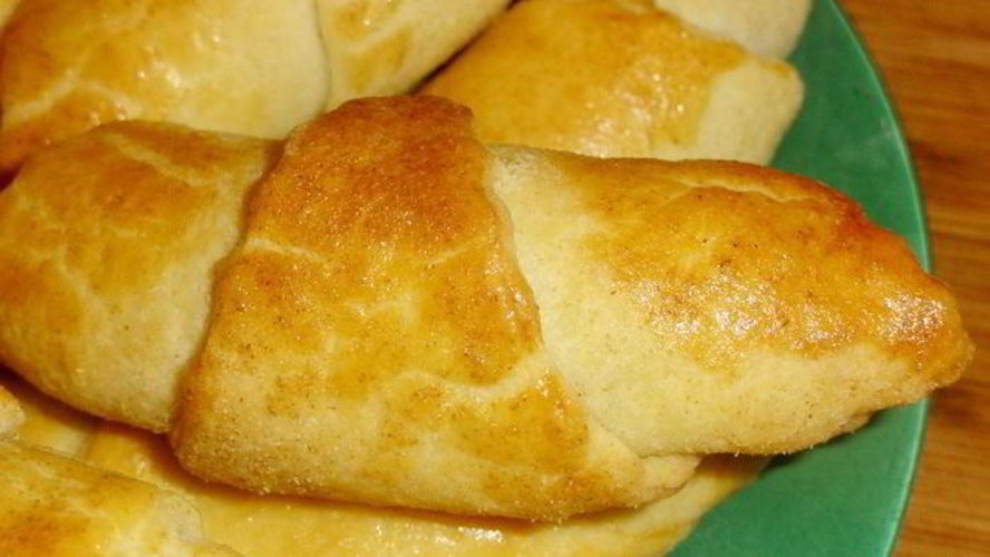 Рецепт рогаликов с абрикосовым вареньем и грецкими орехами