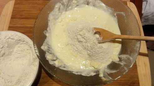 рогалики с абрикосовым вареньем и грецкими орехами