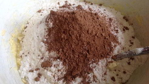 шоколадное печенье с орешком