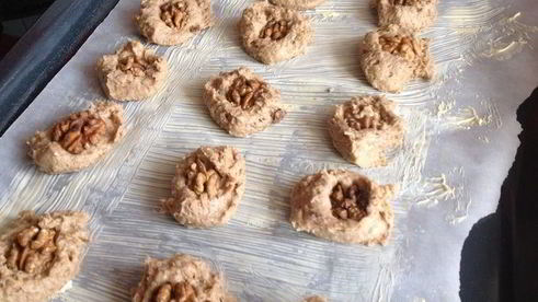 шоколадное печенье с орешком