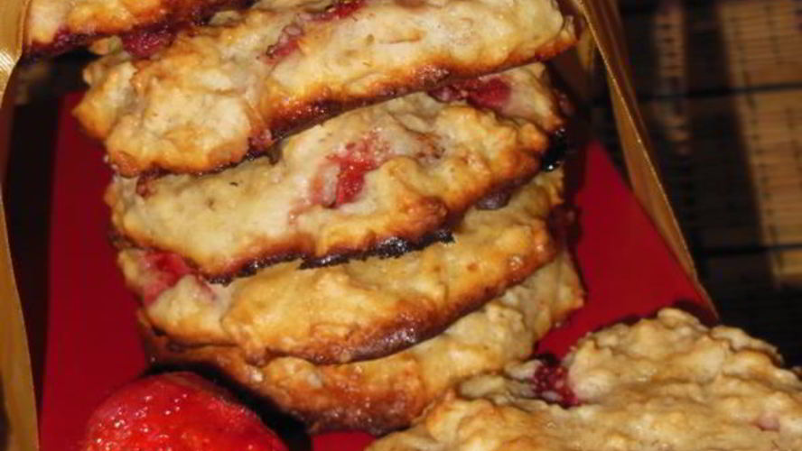 Рецепт творожно-овсяного печенье с клубникой