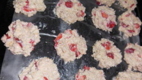 творожно-овсяное печенье с клубникой