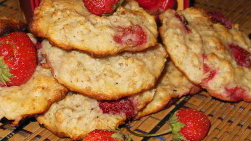 творожно-овсяное печенье с клубникой