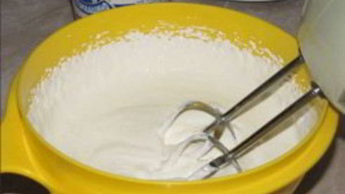 брусничный пирог со сметаной