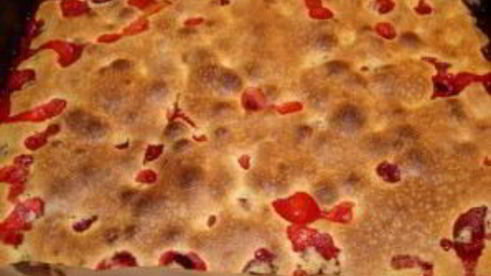 быстрый пирог с клубникой