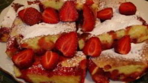 быстрый пирог с клубникой