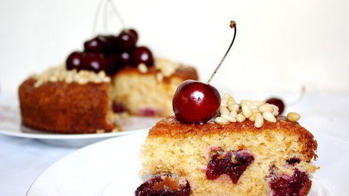 черешневый пирог с кедровыми орехами