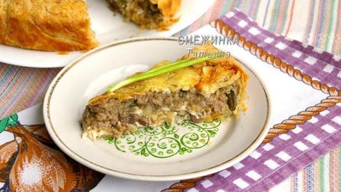 дважды грибной пирог на слоеном тесте