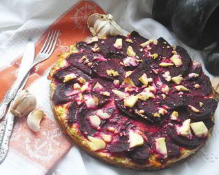 Греческий пирог Падзаропита с фетой и свеклой
