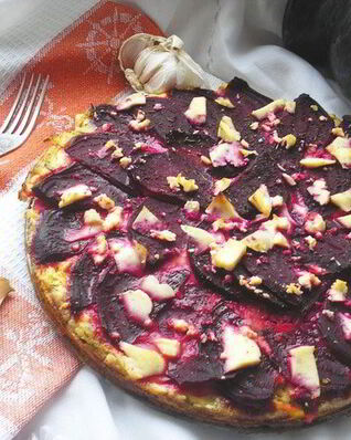 Греческий пирог Падзаропита с фетой и свеклой