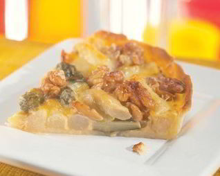 Киш из спаржи с грецким орехом