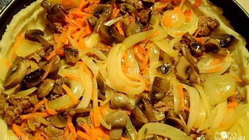 киш с грибами, печенью и картофелем