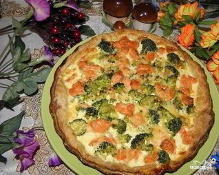 Киш с семгой и брокколи