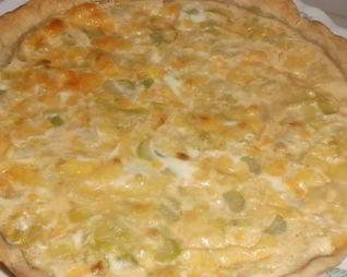 Киш с сыром и луком-пореем