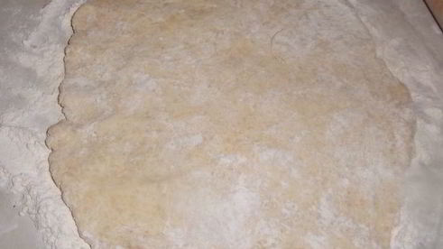 киш с сыром и луком-пореем