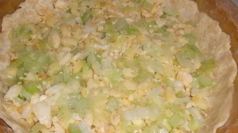 киш с сыром и луком-пореем