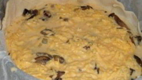 открытый пирог с курицей и грибами