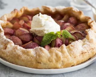 Открытый пирог с персиками