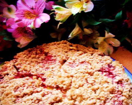 Овсяный пирог с творогом и клубникой