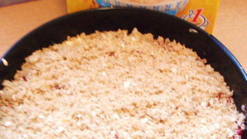 овсяный пирог с творогом и клубникой