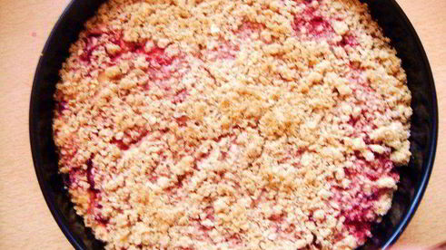 овсяный пирог с творогом и клубникой