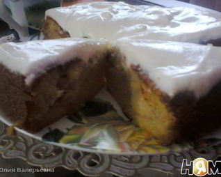 Персиковый пирог под сливочным кремом