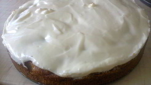 персиковый пирог под сливочным кремом