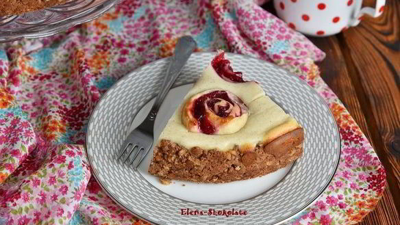 Рецепт Пирога на ореховом тесте с вишневыми слоеными рулетиками