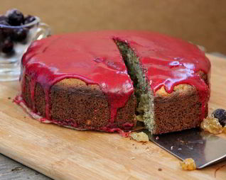 Пирог нутовый с помадкой из черной смородины