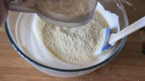 пирог нутовый с помадкой из черной смородины