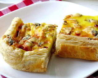 Пирог с грушами и сыром Дор блю