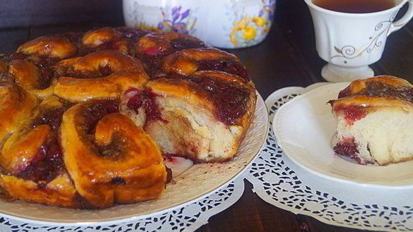 Рецепт Пирога с вишней и шоколадным кремом под сахарным сиропом