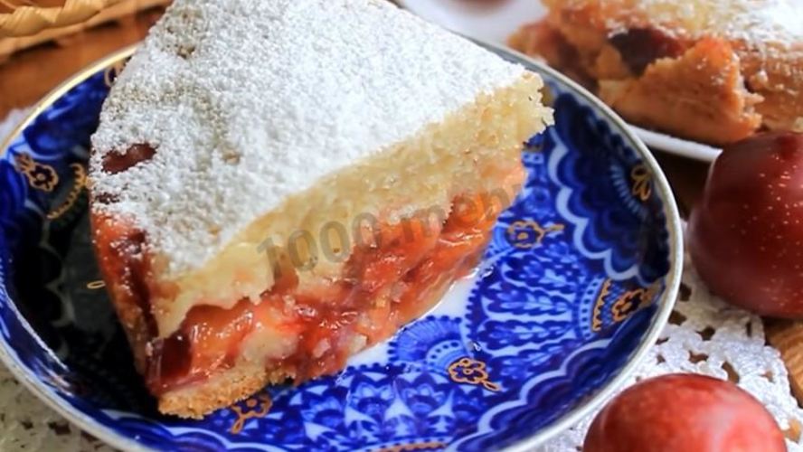 Рецепт пирога со сливами на кефире в мультиварке