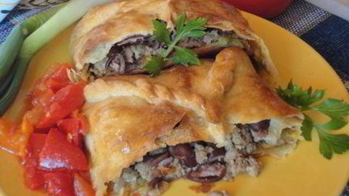 пироги с мясом, капустой и фасолью