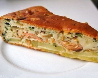 Рыбный заливной пирог с картошкой