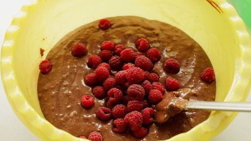 шоколадный пирог из рикотты с малиной