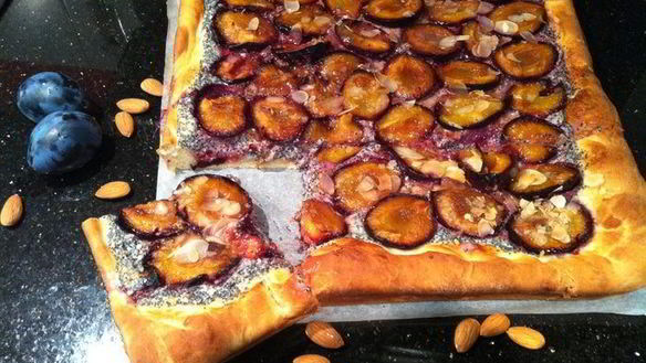 Рецепт Сливового пирога с маковой начинкой