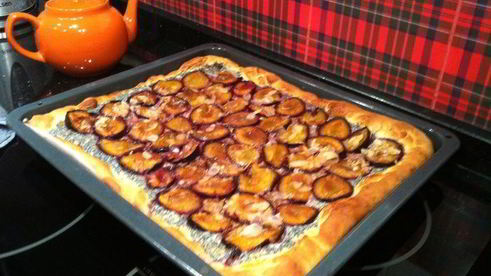 сливовый пирог с маковой начинкой