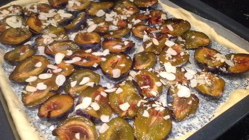 сливовый пирог с маковой начинкой