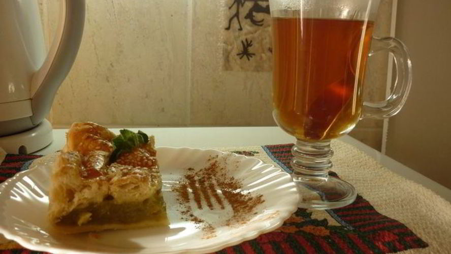 Рецепт слоеного пирога с ревенем и тмином