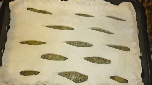 слоеный пирог с ревенем и тмином