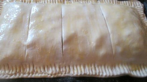 слоеный пирог с рыбной консервой