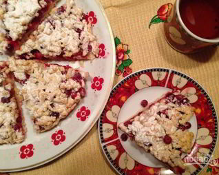 Тертый пирог с клюквой