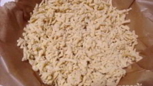 тертый пирог с клюквой