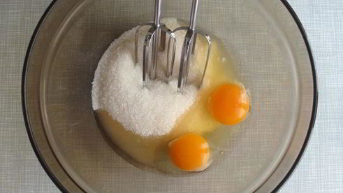 тертый пирог с вареньем смородинка