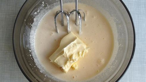 тертый пирог с вареньем смородинка