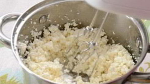 творожный пирог с клубникой