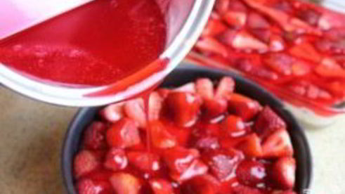 творожный пирог с клубникой