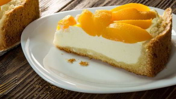 Рецепт Творожного пирога с консервированными персиками