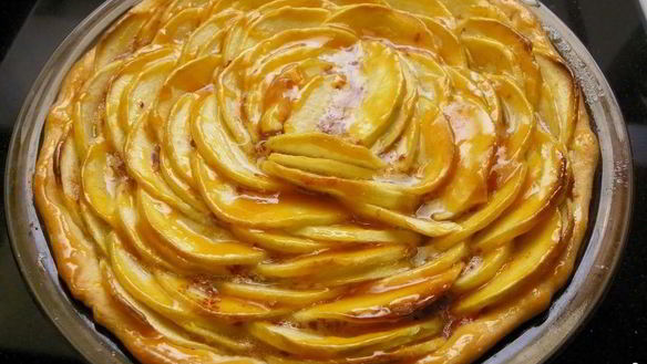 Рецепт Яблочного пирога из слоеного дрожжевого теста